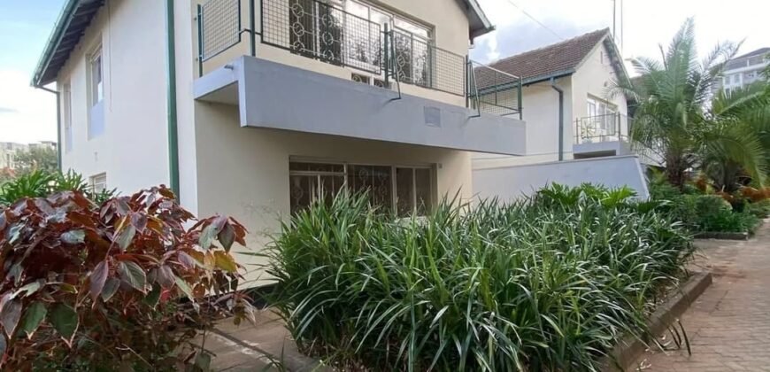 3Bedroom master ensuite+DSQ Townhouse for Rent.