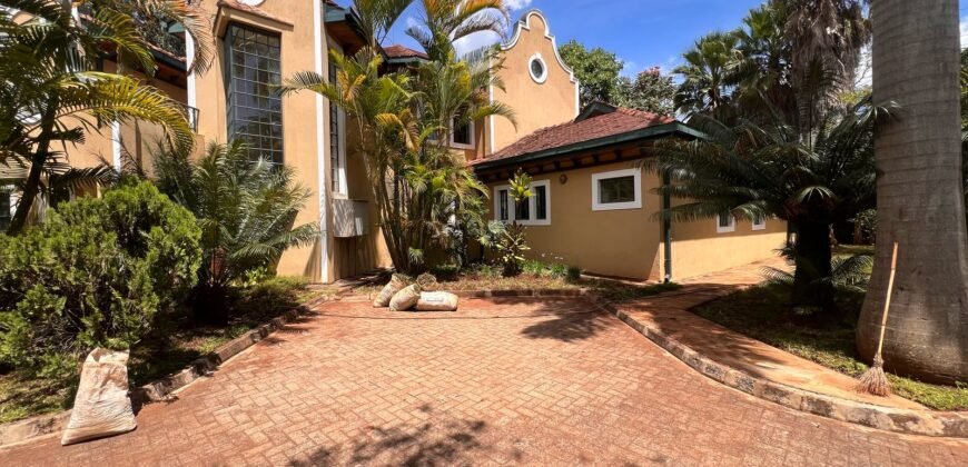 Charming 5 bedrooms with 2sqs all ensuite villa for sale in the leafy suburbs of old Runda