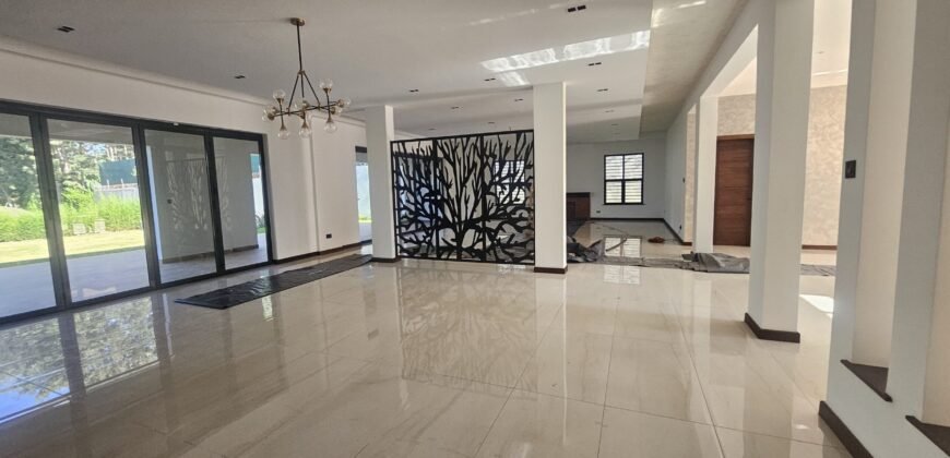 Magnificent 4 bedrooms with 2sqs all ensuite house to let