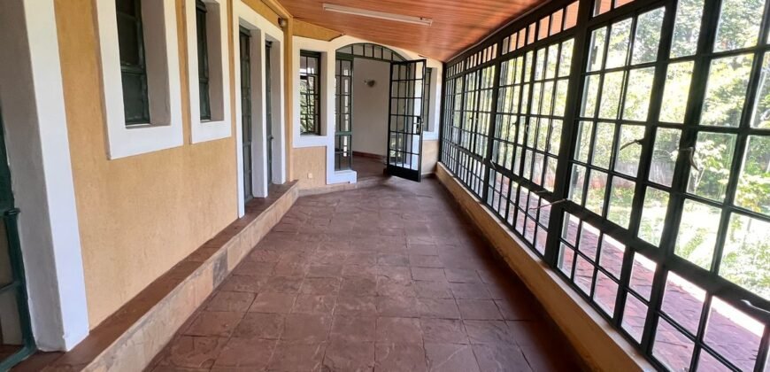 Charming 5 bedrooms with 2sqs all ensuite villa for sale in the leafy suburbs of old Runda