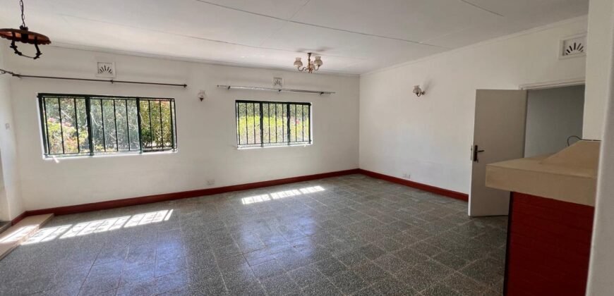 Lovey 3 bedrooms with sq bungalow to let in karen plains.
