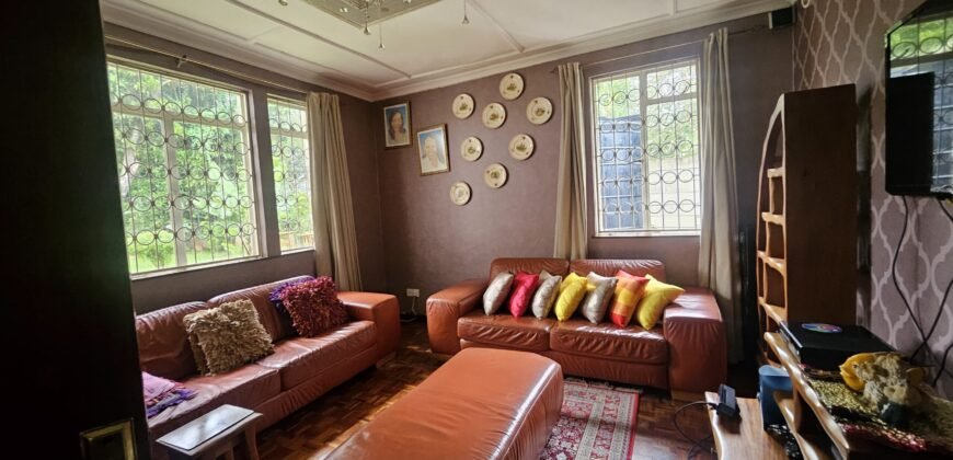 Lovely 5 bedrooms with sq house for sale .