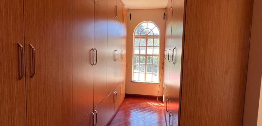 4 bedrooms with 2sqs all ensuite to let in the leafy suburbs of Karen