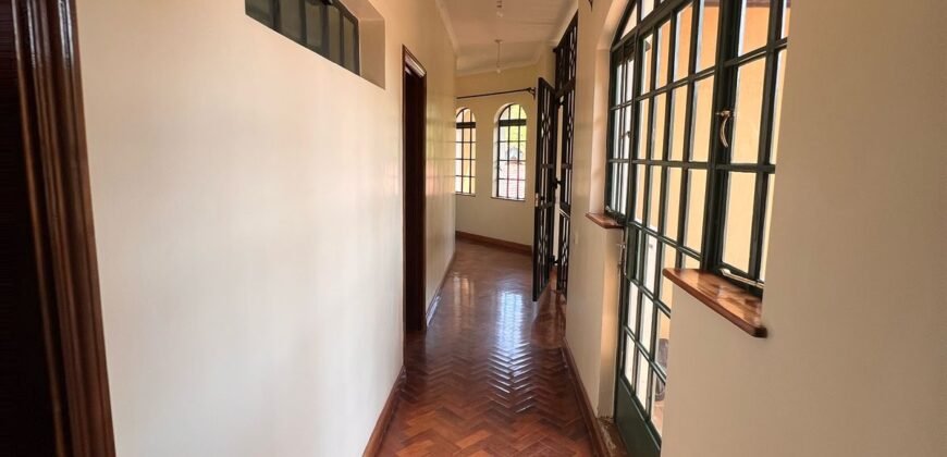Charming 5 bedrooms with 2sqs all ensuite villa for sale in the leafy suburbs of old Runda