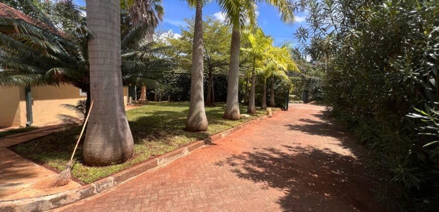 Charming 5 bedrooms with 2sqs all ensuite villa for sale in the leafy suburbs of old Runda
