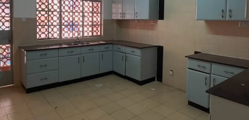 3 Bedroom (2 ensuite)+Dsq penthouse apartment with a DSQ.