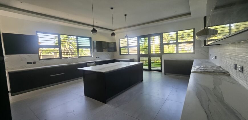 Magnificent 4 bedrooms with 2sqs all ensuite house to let