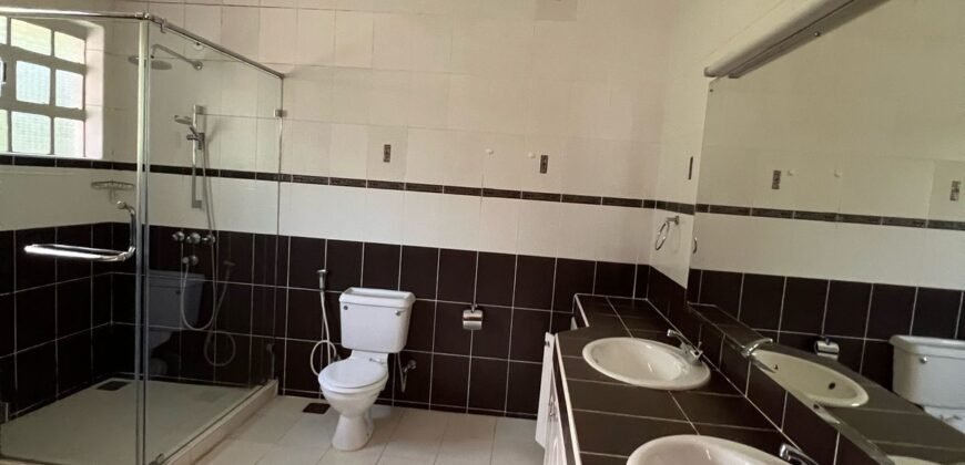Stunning 5 bedrooms with sq all ensuite villa for sale.