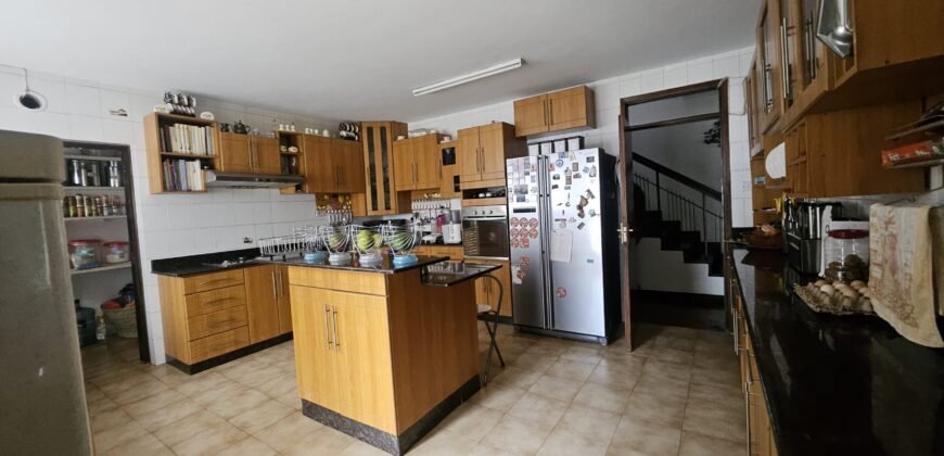 Lovely 5 bedrooms with sq house for sale .