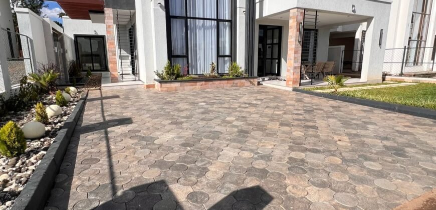 HOUSE FOR SALE IN KAMITI ROAD