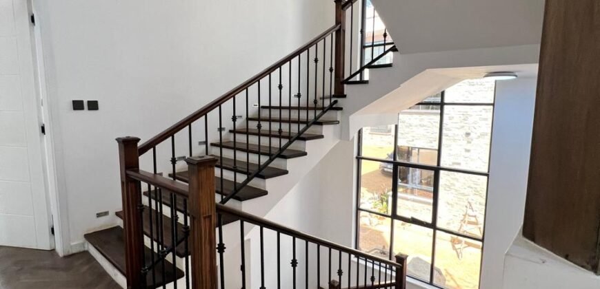 TOWNHOUSE FOR SALE IN LAVINGTON