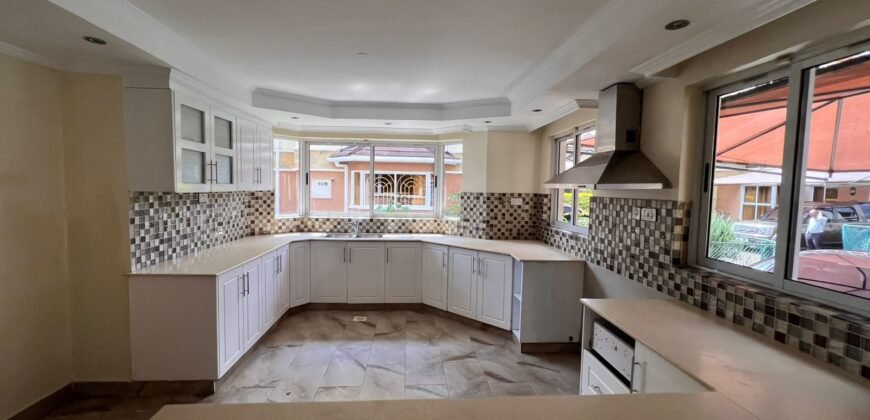 TOWNHOUSE FOR SALE IN LORESHO
