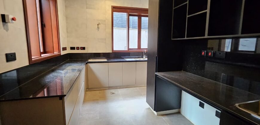 HOUSE FOR SALE IN RUNDA