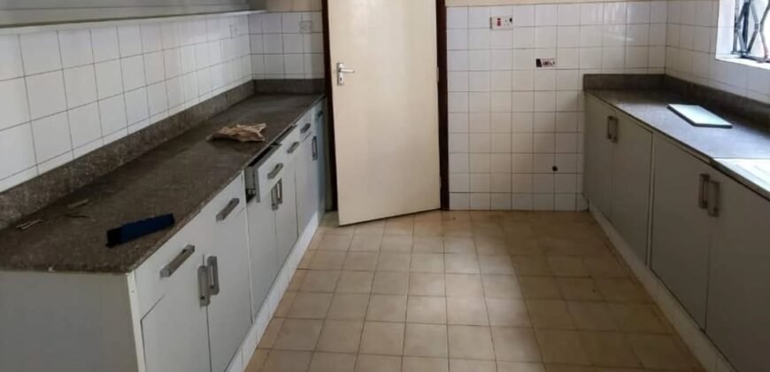 APARTMENT TO LET IN LAVINGTON