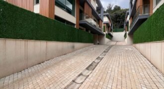 VILLA FOR SALE IN LAVINGTON