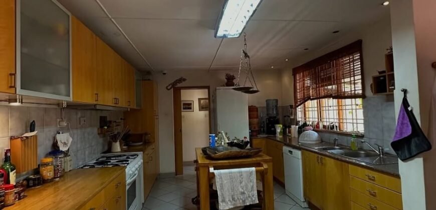 HOUSE TO LET IN ROSSLYN