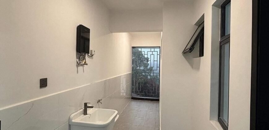 APARTMENT TO LET IN LAVINGTON