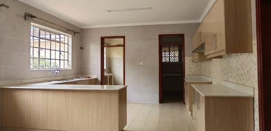 TOWNHOUSE TO LET IN LAVINGTON