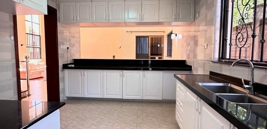 TOWNHOUSE TO LET IN LAVINGTON
