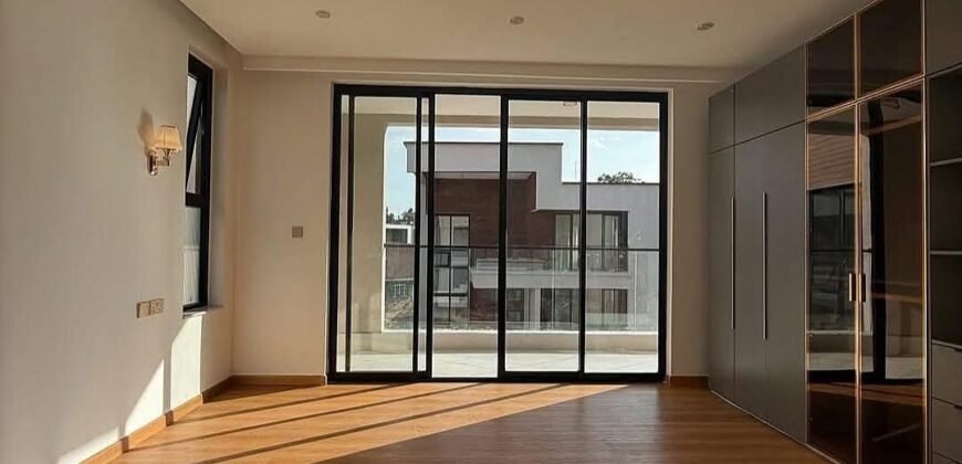 VILLA FOR SALE IN LAVINGTON
