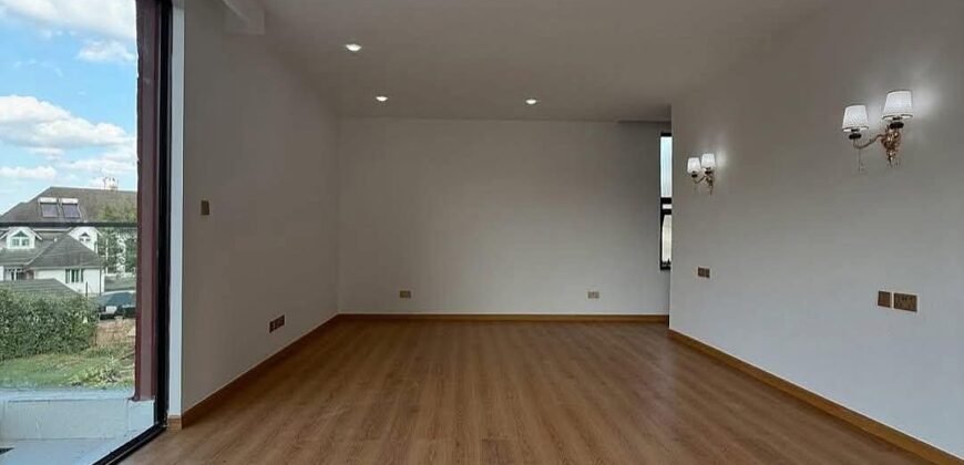 VILLA FOR SALE IN LAVINGTON