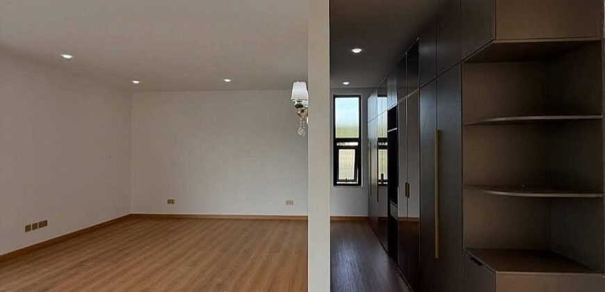 VILLA FOR SALE IN LAVINGTON