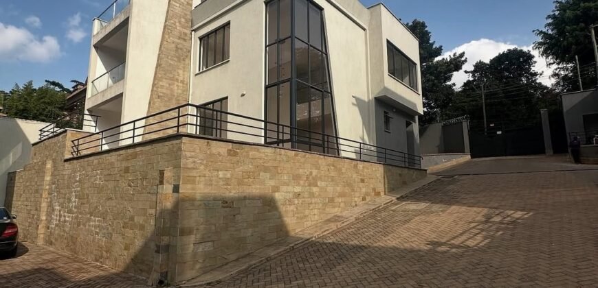 TOWNHOUSE TO LET IN LAVINGTON