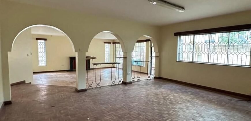 HOUSE TO LET IN LAVINGTON