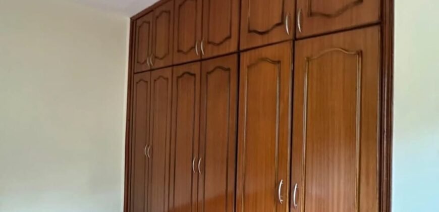 HOUSE TO LET IN LAVINGTON