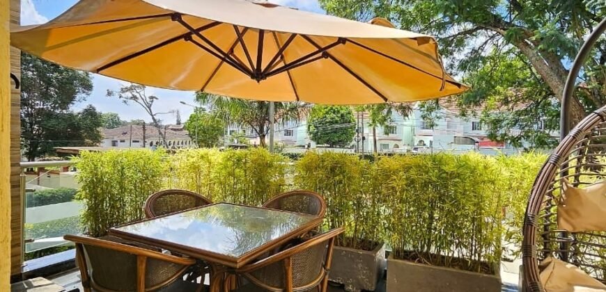 TOWNHOUSE  FOR SALE IN LAVINGTON