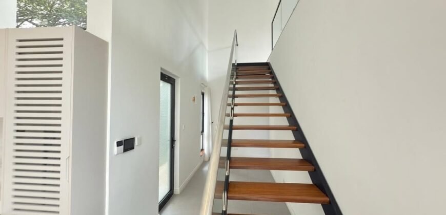 HOUSE TO LET IN LAVINGTON