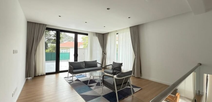 HOUSE TO LET IN LAVINGTON