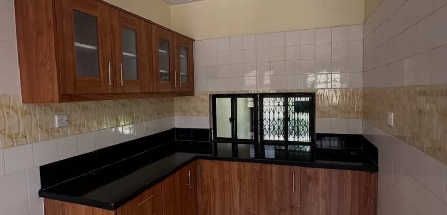 TOWNHOUSE TO LET IN LAVINGTON