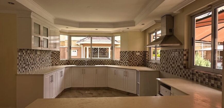 HOUSE FOR SALE IN LAVINGTON