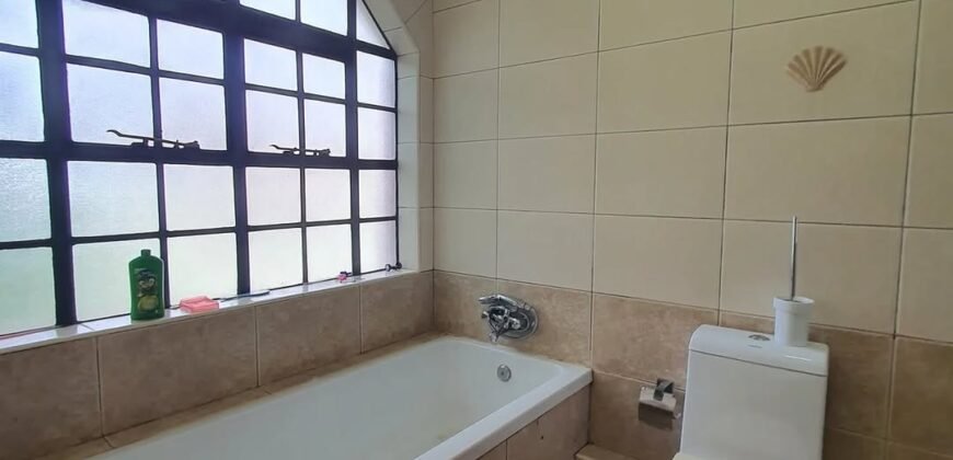 HOUSE FOR SALE IN LAVINGTON