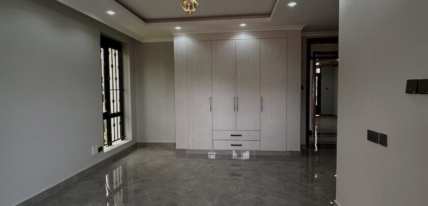 HOUSE FOR SALE IN RUNDA