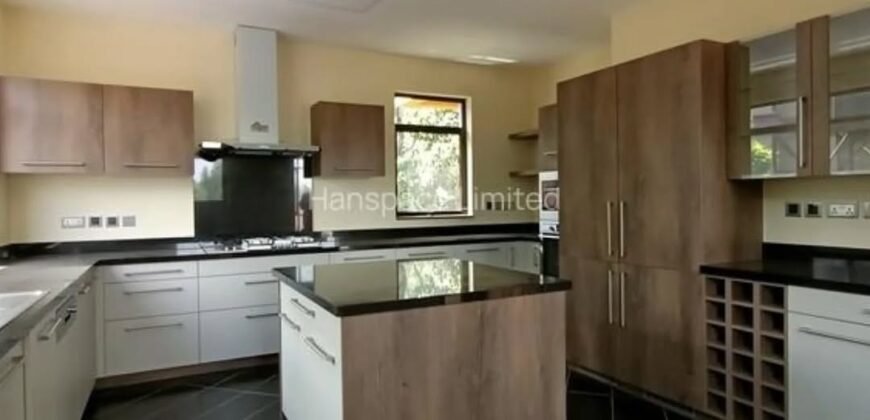 TOWNHOUSE FOR SALE IN LAVINGTON TOWNHOUSE FOR SALE IN LAVINGTON