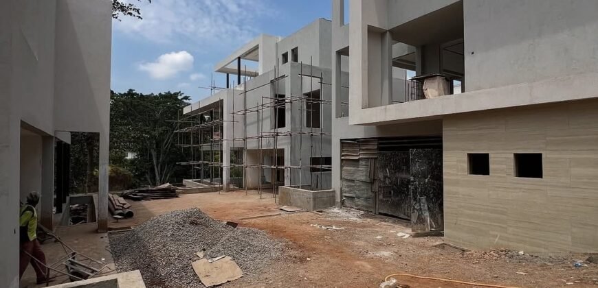 VILLA FOR SALE IN LAVINGTON VILLA FOR SALE IN LAVINGTON