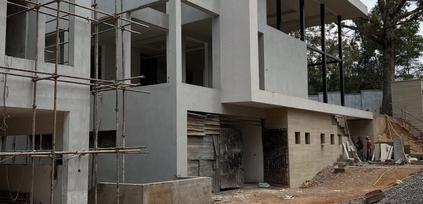 VILLA FOR SALE IN LAVINGTON VILLA FOR SALE IN LAVINGTON