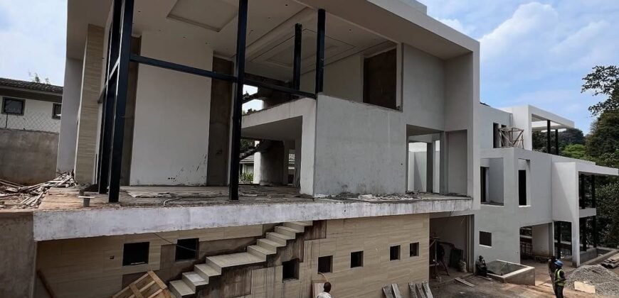 VILLA FOR SALE IN LAVINGTON VILLA FOR SALE IN LAVINGTON